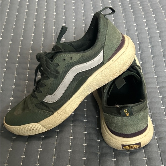 Women’s Vans Sneakers 7.5 - Picture 3 of 3